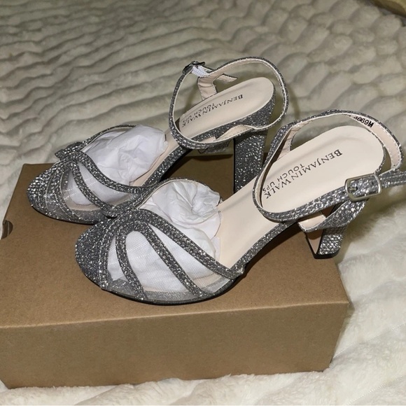 Touch Ups by Benjamin Walk Women's 5M Anya Silver Glitter Platform Sandals New - Picture 7 of 10